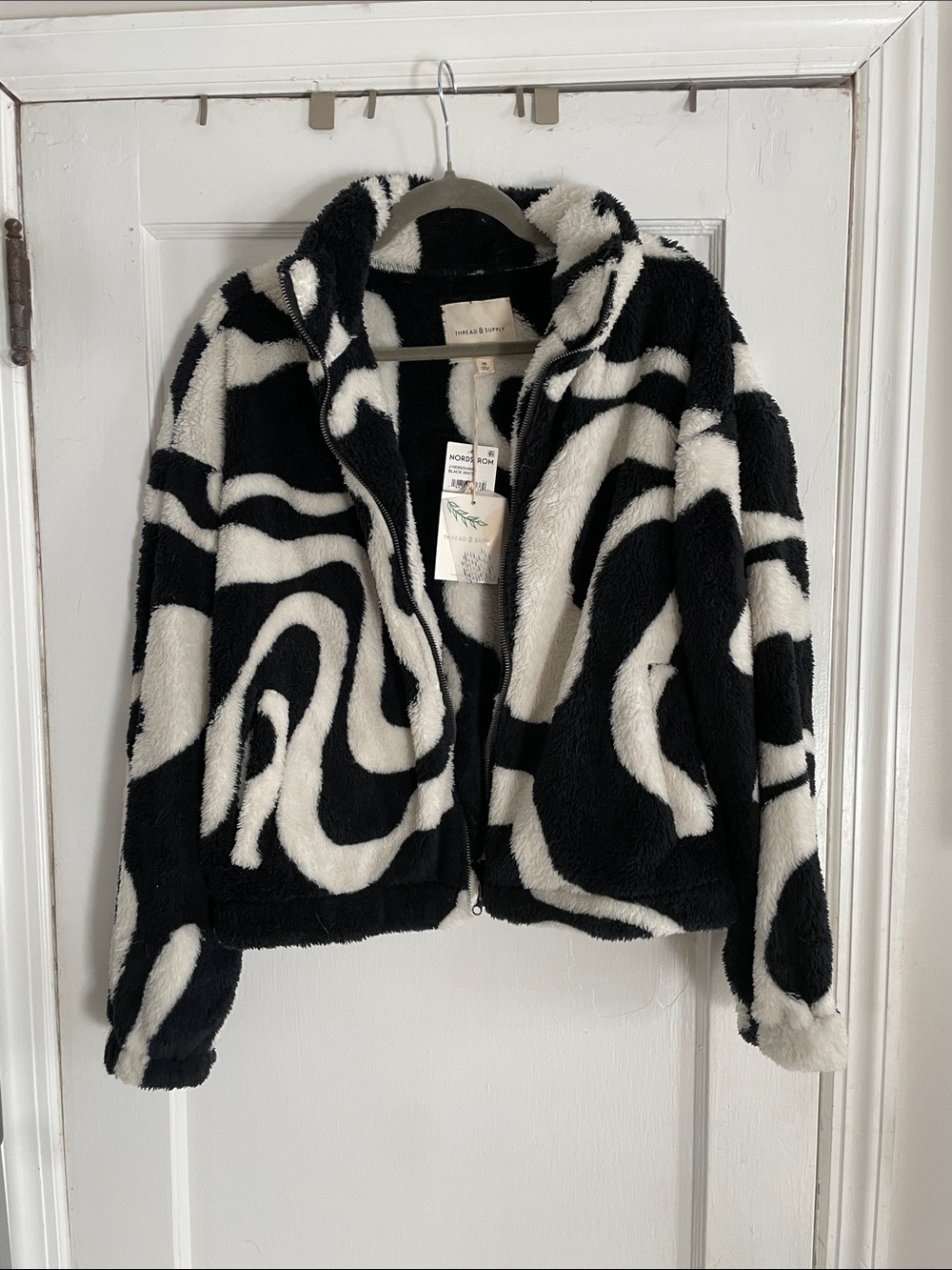 Thread & Supply NWT Size Medium Zip Up Plush Sherpa Jacket